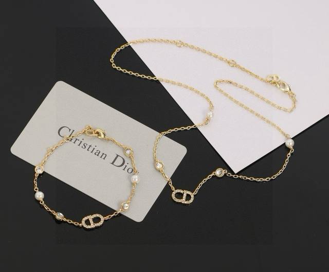 Dior CD letter necklace and bracelet, absolutely gorgeous! It looks incredibly e