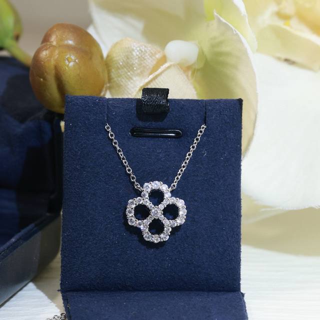 Hollowed-out Harry Winston classic four-leaf clover full diamond necklace, exqui