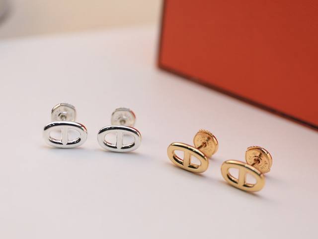 Exquisitely crafted Mini Hermes pig nose earrings, super trendy and fashionable!