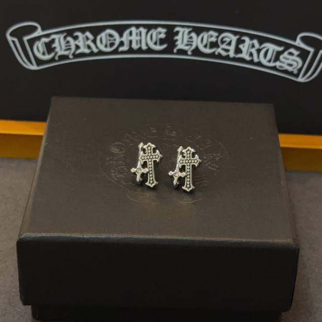 New boutique quality Chrome Hearts classic retro cross earrings. The embossed de