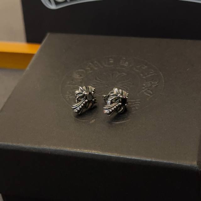 New boutique quality Chrome Hearts classic retro cross earrings. The embossed de