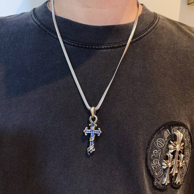 New boutique quality Chrome Hearts classic retro snake bone necklace, blue diamo