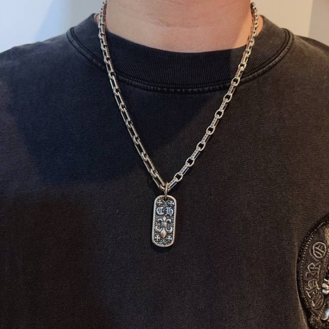 New boutique quality Chrome Hearts classic retro letter necklace, scout flower s