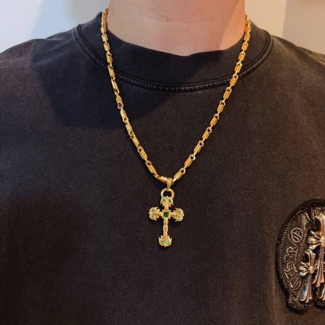 New boutique quality Chrome Hearts classic retro gold letter necklace with green