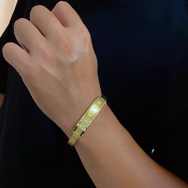 Bulgari high-quality men's 21cm bracelet, a very versatile piece made of 14K sta