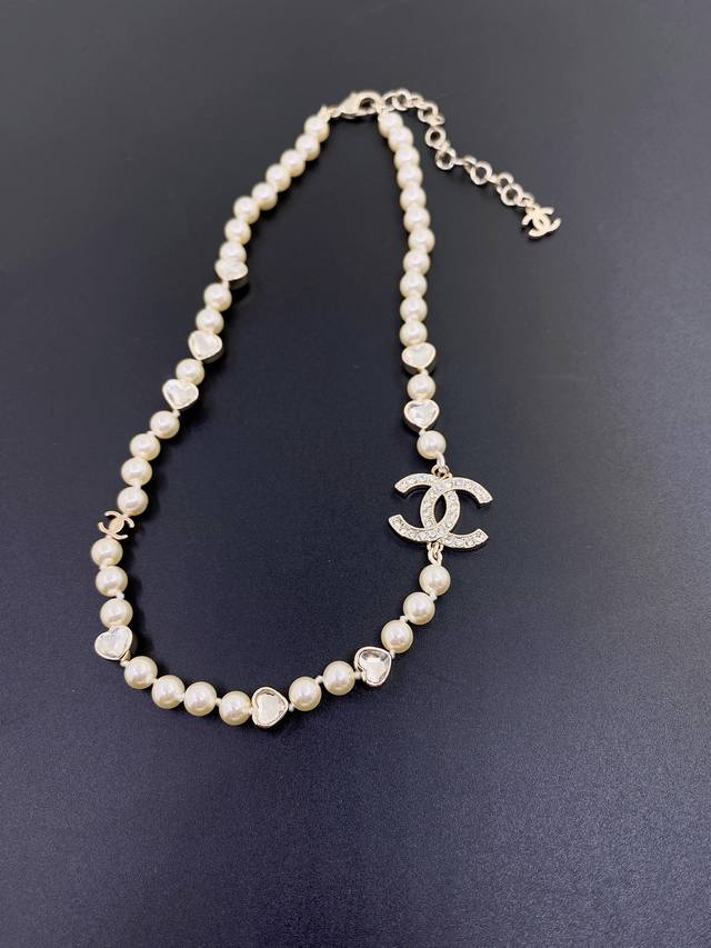 Ch*Nel Latest White Diamond Heart Pearl Necklace, identical to Zp, made of brass