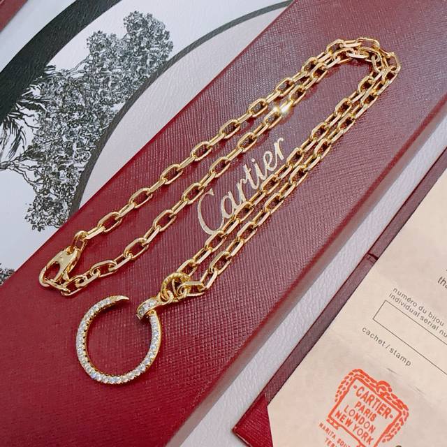 New Cartier necklace with diamonds, V gold series, perfect condition, unparallel