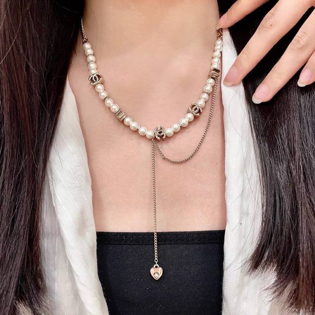 Chanel vintage necklace. Chanel's designs truly need no introduction; every piec