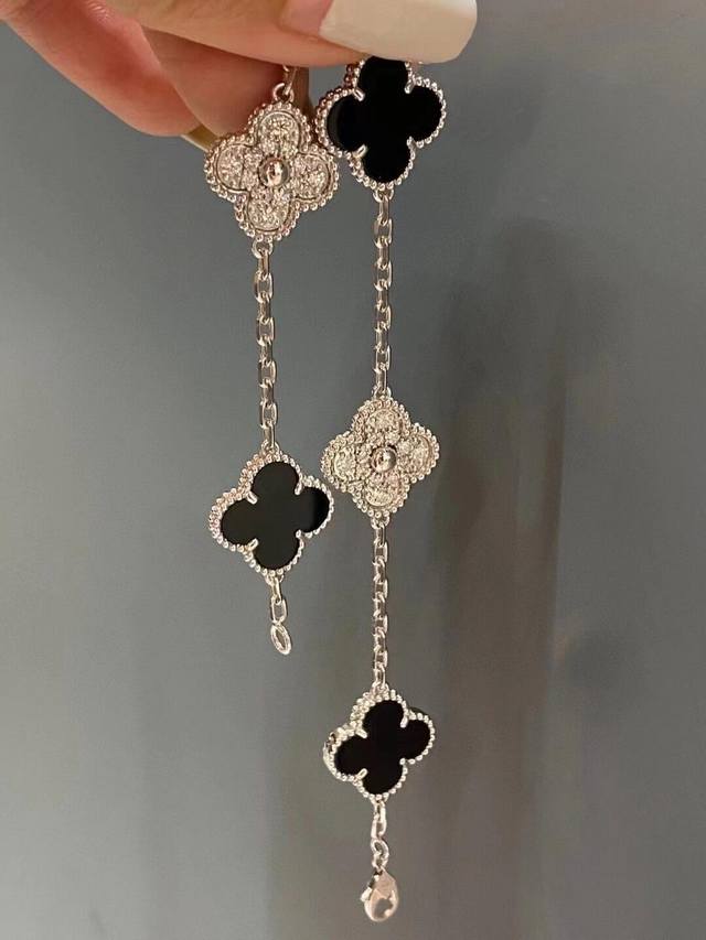 V gold material Vca black agate interspersed with diamonds four-leaf clover five