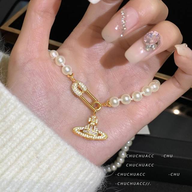 Vivienne Westwood Pearl Necklace What is Happy Planet? Come, this is Happy Plane