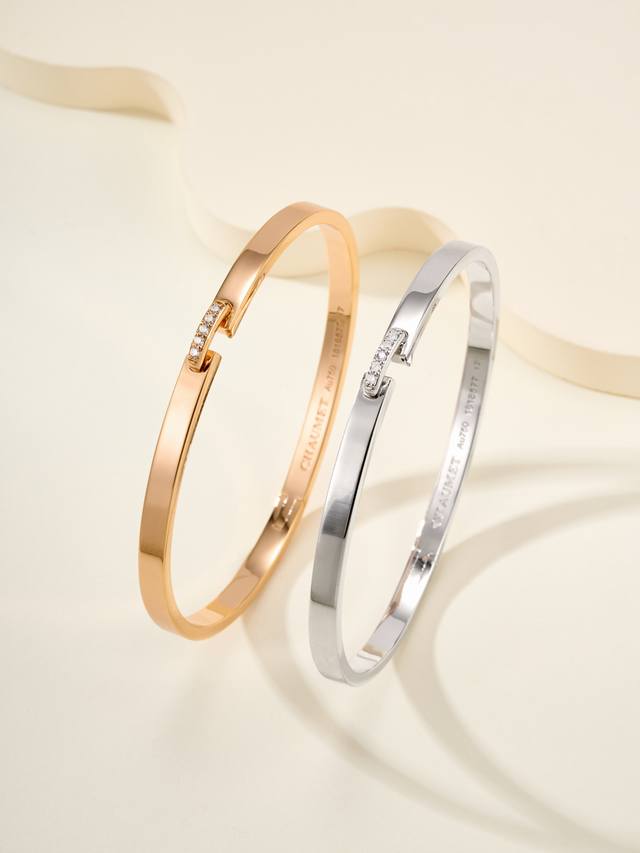 Liens Evidence, a diamond bangle from the "A Lifetime of Destiny" series, size 1