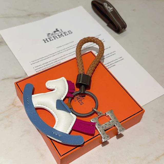 New Hermes keychain, thickened platinum version. High-end craftsmanship, the sam