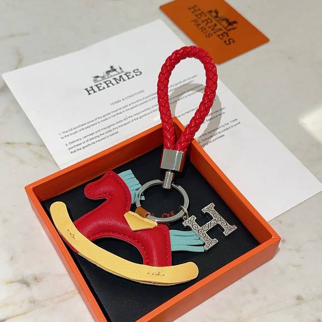 New Hermes keychain, thickened platinum version. High-end craftsmanship, the sam