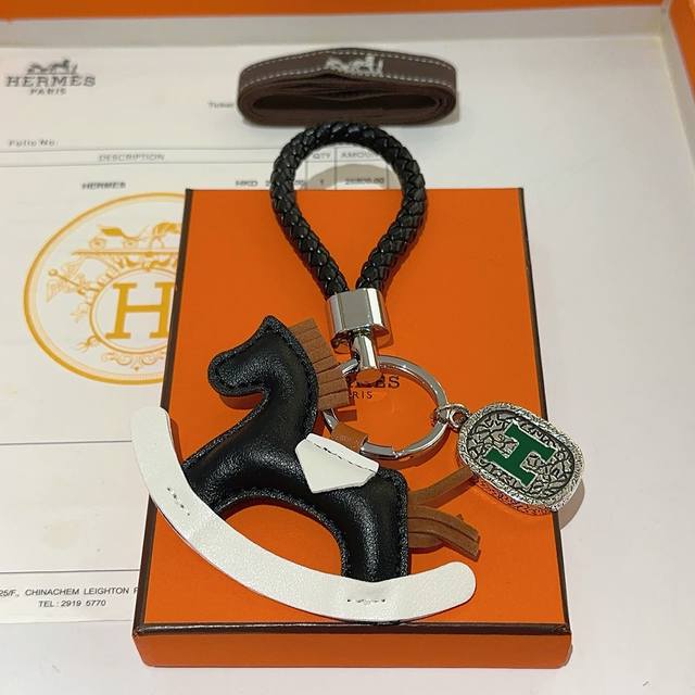 New Hermes keychain, thickened platinum version. High-end craftsmanship, the sam
