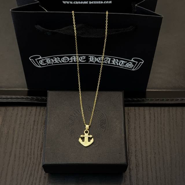 New boutique quality Chrome Hearts classic retro necklace. The embossed design w