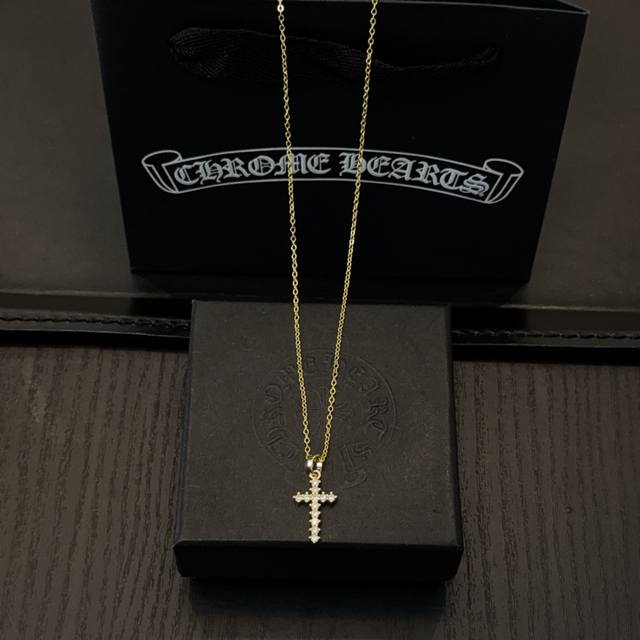New boutique quality Chrome Hearts classic retro cross necklace. The embossed de