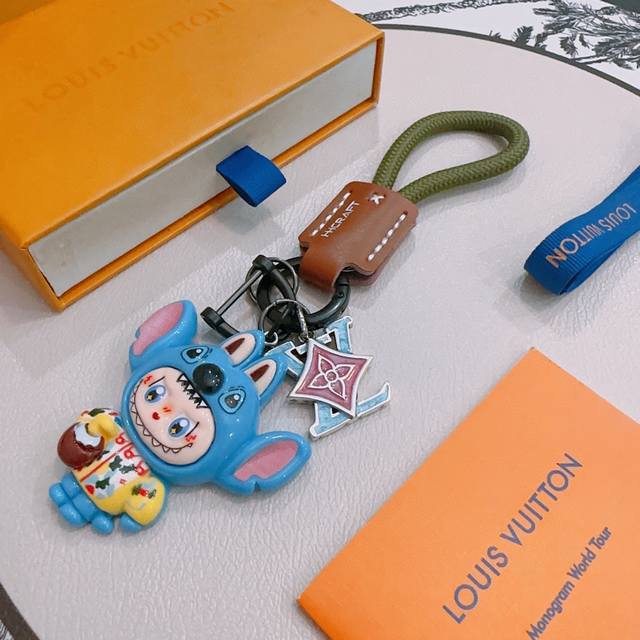 New Arrival: LV Collaboration Keychain, LV Bag Buckle, Latest Bag Charm, Higher