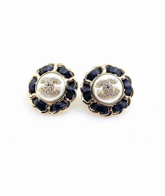 Ch*Nel Latest Black Leather Round Pearl Earrings, Same Style as Zp, Brass Materi