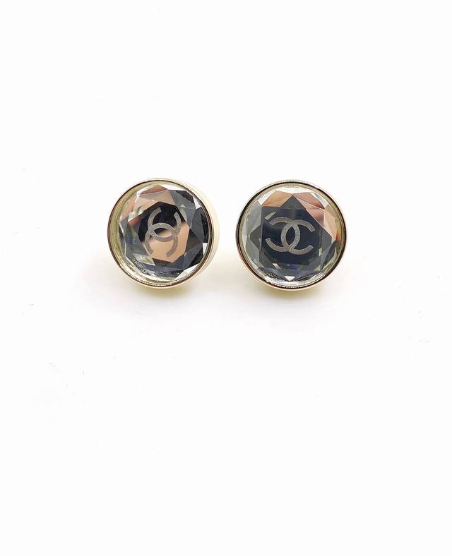Ch*Nel Latest round crystal stud earrings, identical to Zp brass material Ddd