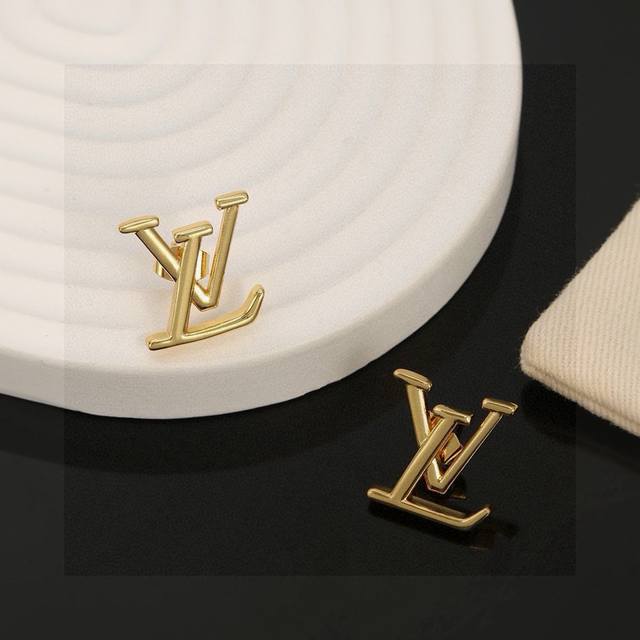 Louis Vuitton gold letter stud earrings bring a fashionable and fun visual appea