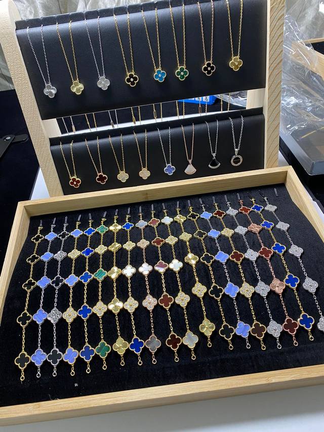 Four-leaf clover and five-flower bracelet Ddd