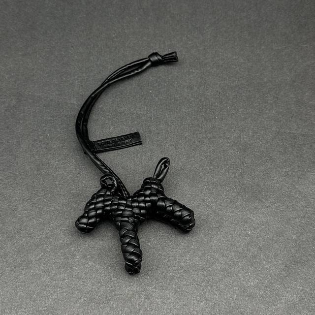 Bottega Veneta logo design puppy pendant lambskin bag men's black Ddd