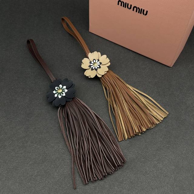 Miu Miu Nappa floral detail engraved letter logo calfskin bag, women's style, be