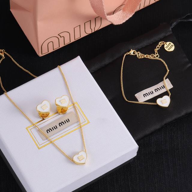 Miumiu Set, Valentine's Day Limited Edition (Ddd) Miumiu Necklace (Ddd) Miumiu B