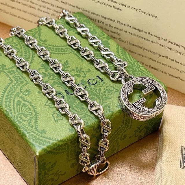 So cool! This Gucci necklace is the latest model, with a higher-end chain. It's