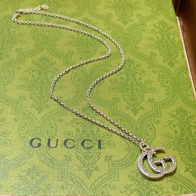 So cool! This Gucci necklace is the latest model, with a higher-end chain. It's