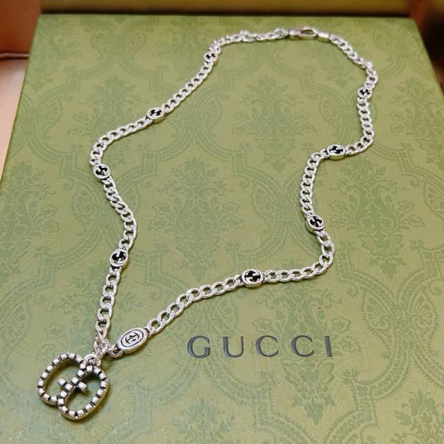 A must-have for Douyin influencers! This latest Gucci necklace from the Anger Fo