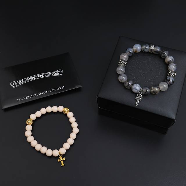 This is the latest Chrome Hearts bracelet! It's so cool! A must-have! Factory di