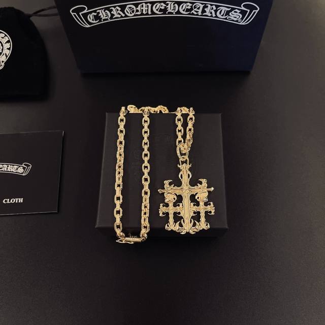 This is the latest Chrome Hearts necklace! It's so cool! A must-have! Factory di