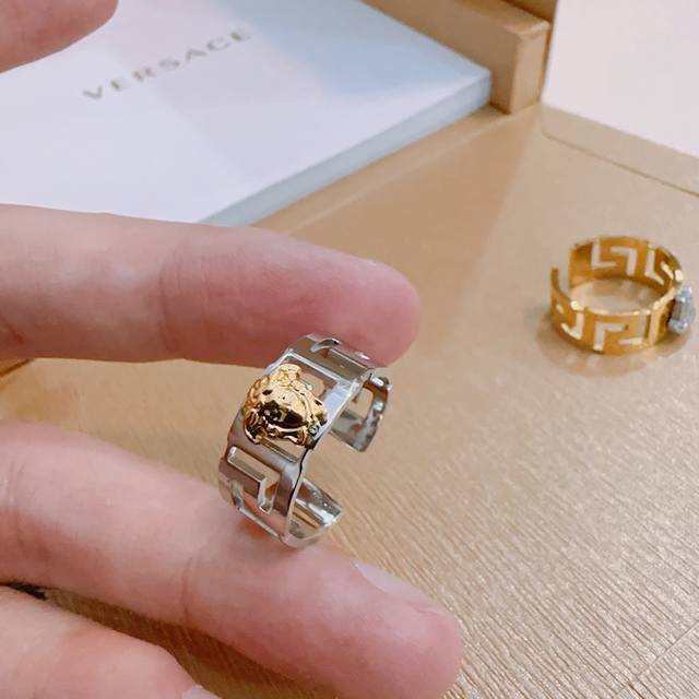 2650 New original Versace ring, same material as boutique, hot-selling style, un