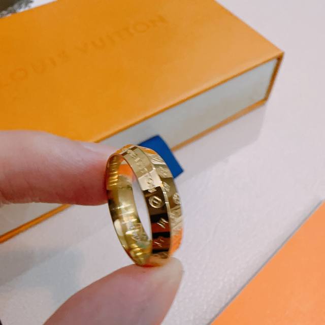 2650 New Original Louis Vuitton Ring, identical material to boutique items, popu