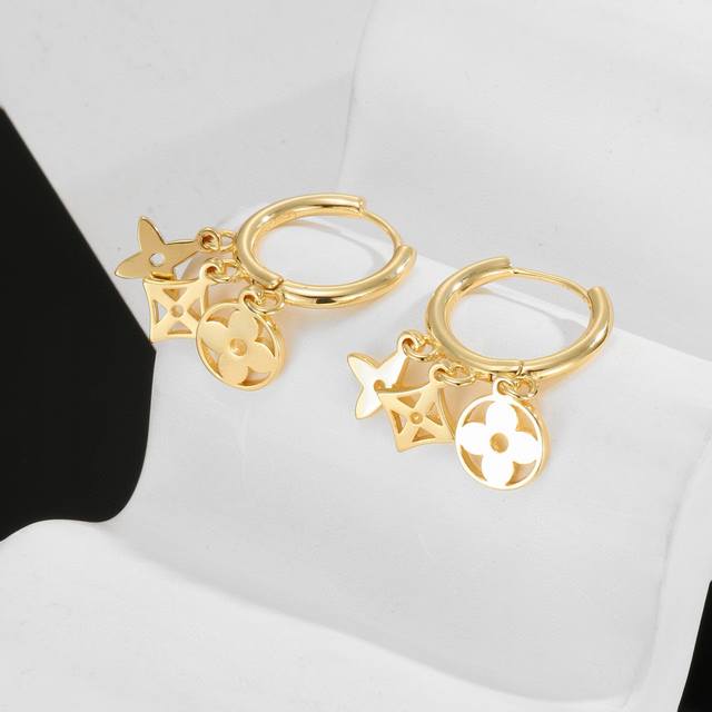 Louis Vuitton gold letter stud earrings bring a fashionable and fun visual appea