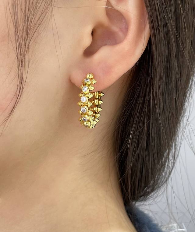 V-shaped gold-plated Cartier CNC diamond-encrusted bullet earrings, featuring or