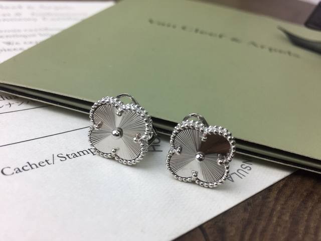 Vca Vintage Alhambra New Radiation Clover Multi-Reflection Ear Clip, Original Co