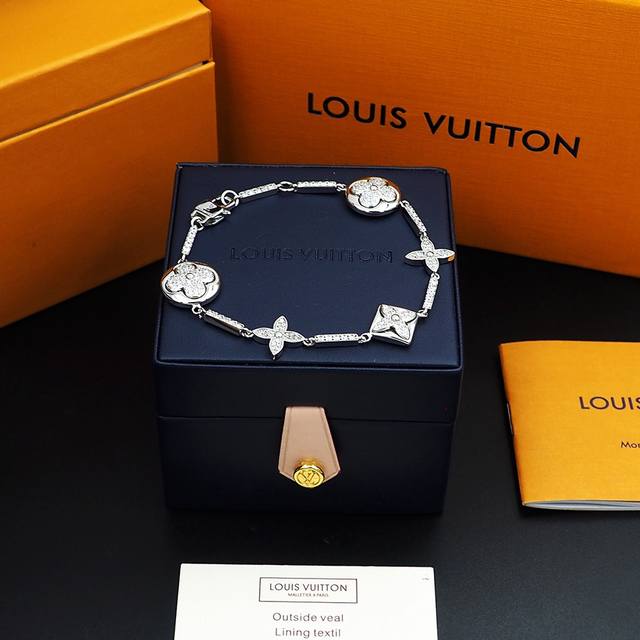 Louis Vuitton monogram full diamond bracelet Ddd
