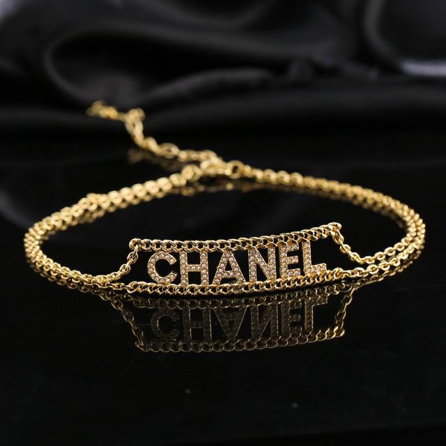 Chanel's new necklace is so beautiful! A must-have accessory for a sophisticated