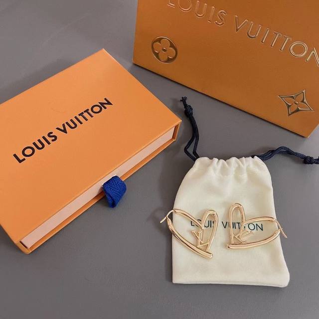 Authentic Louis Vuitton heart-shaped letter earrings, celebrity style, original