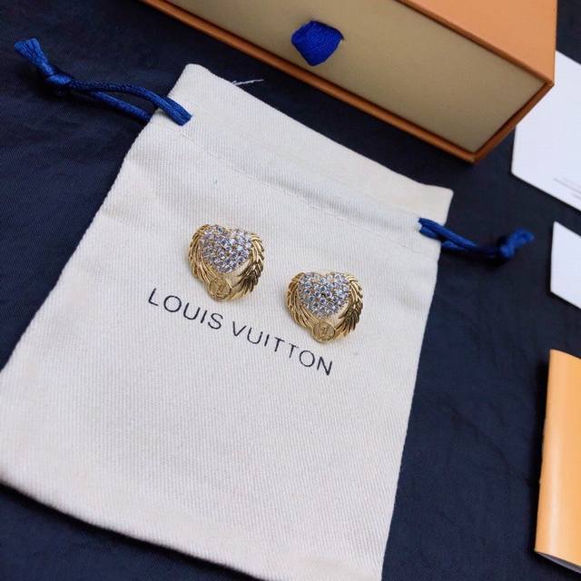 Louis Vuitton diamond-set earrings, featuring imported high-carbon diamond micro