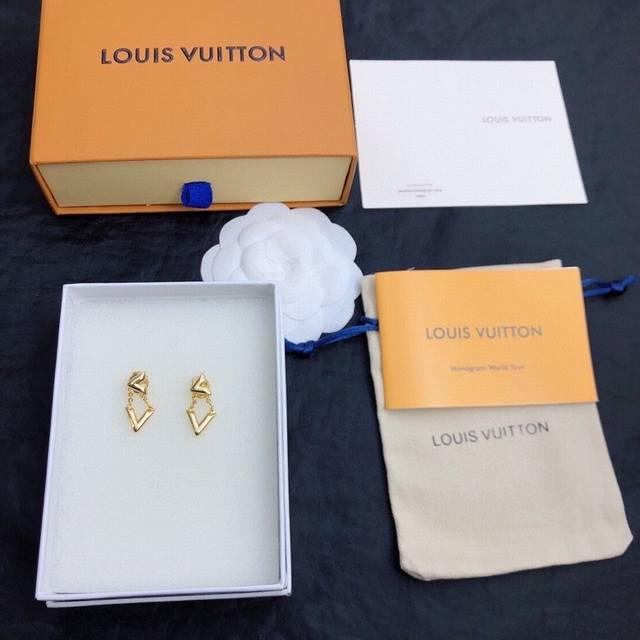 New Hot and Stylish Louis Vuitton Earrings. Louis Vuitton is sweeping the fashio
