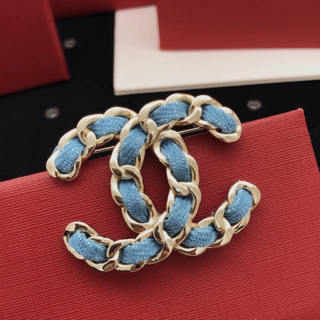 Item No. Xxz0195 Ch*Nel Latest Denim Brooch, Batch Z, Brass Material Ddd