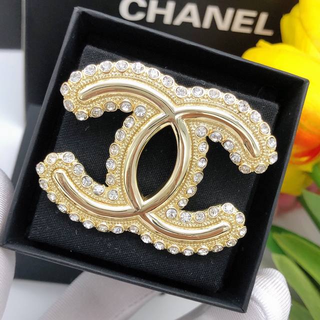 Item No. Xxz0174 Today's Recommendation: Chanel Twisted Bracelet Brooch Ddd