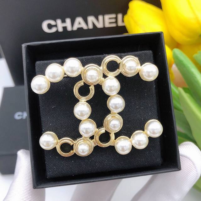 Item No. Xxz0171 Chanel Pearl Openwork Brooch Ddd