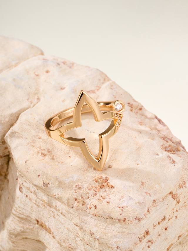 Blossom series new ring, size 678, with an adjustable opening, still features th