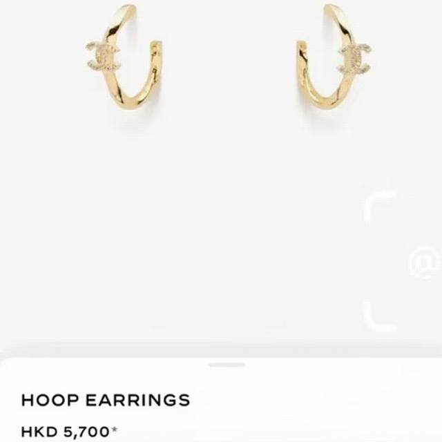 Chanel 25K M?bius Cc hoop earrings are so beautiful! They're the M?bius stripes