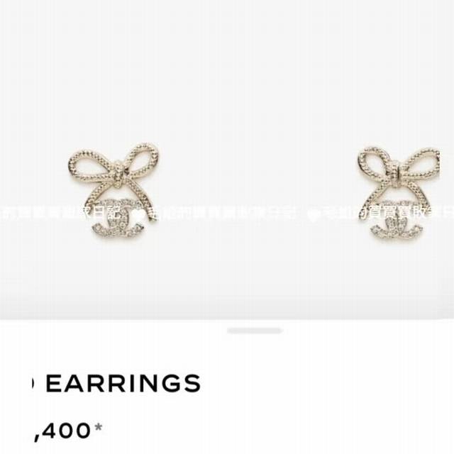 Chanel 25K Bow Earrings. Made with silver metal and a delicate bow, featuring th