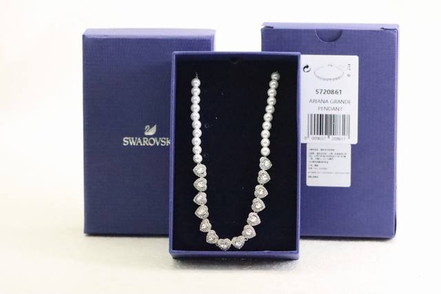 Swarovski Silver Heart Pearl Clavicle Necklace The heart is a precious symbol of
